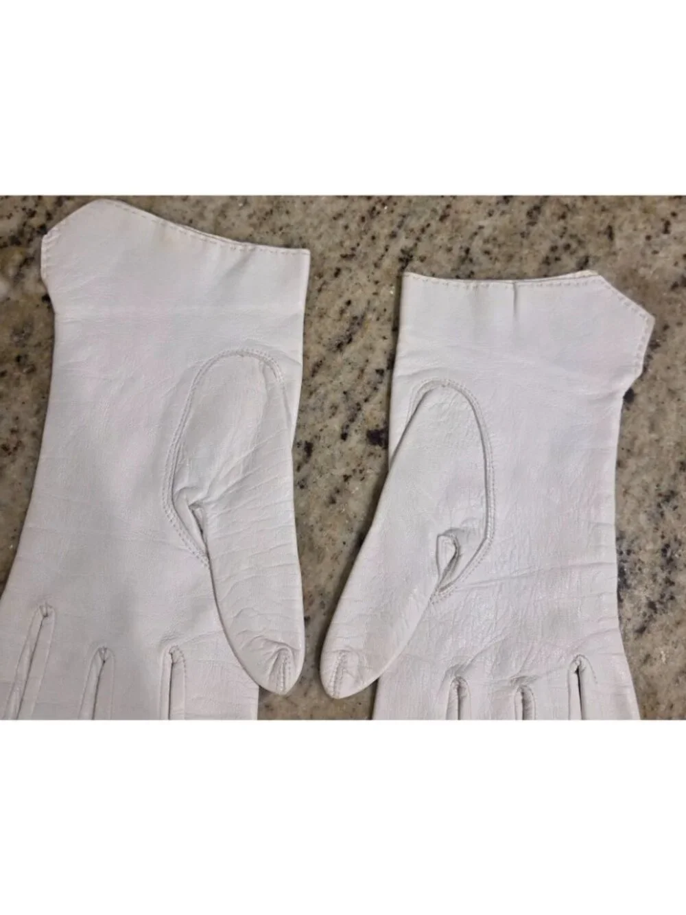 Vintage Womens Size 6.5 S/M White Soft Leather Formal Silk Lined Gloves